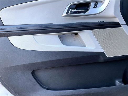 Used 2017 Chevrolet Equinox LT w/ Driver Confidence Package II image 15