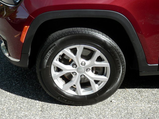 Used 2022 Jeep Grand Cherokee L Limited AWD/4WD image 13