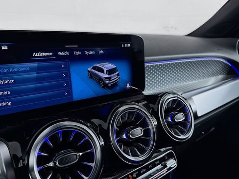 New 2025 Mercedes-Benz GLB 250 image 19