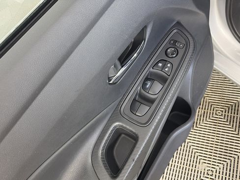 Used 2023 Nissan Versa SV image 28