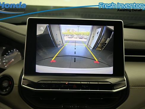 Used 2025 Jeep Compass Limited AWD/4WD image 14