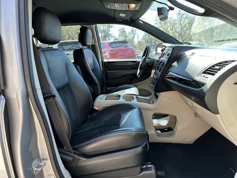 Used 2017 Dodge Grand Caravan SXT image 14