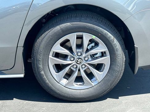 New 2026 Toyota Sienna XLE FWD image 18