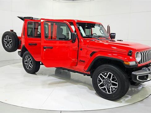 Used 2025 Jeep Wrangler Unlimited Sahara AWD/4WD image 10