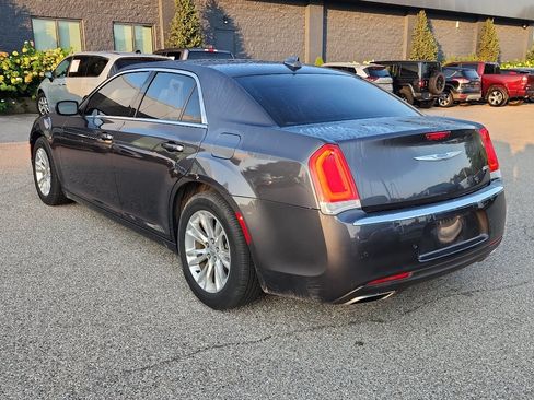 Used 2021 Chrysler 300 Touring L RWD image 5