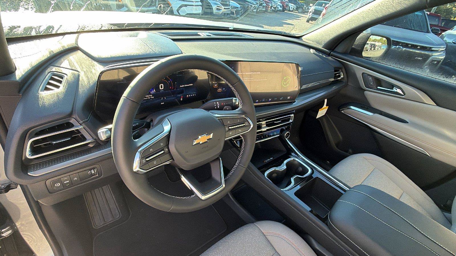New 2027 Chevrolet Traverse LT FWD image 3