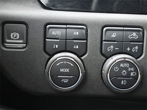 Used 2025 Chevrolet Silverado 2500 LTZ w/ LTZ Convenience Package image 27