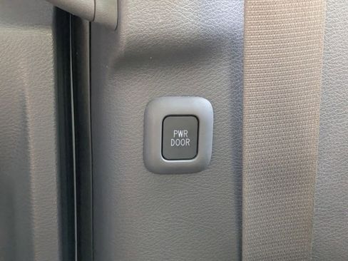 Used 2023 Toyota Sienna XLE AWD/4WD image 28