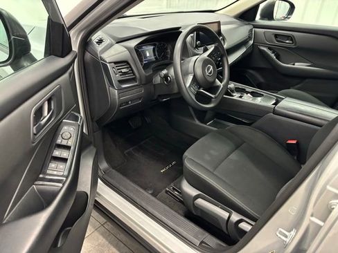 Used 2024 Nissan Rogue S FWD image 12