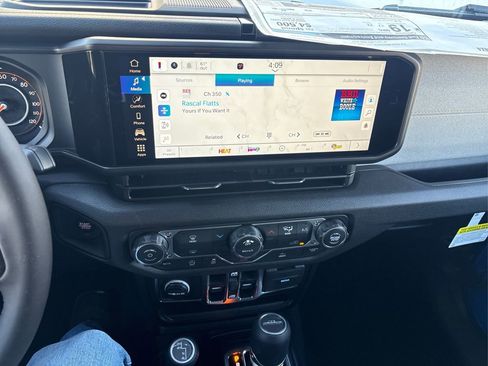 New 2026 Jeep Gladiator Sport image 15