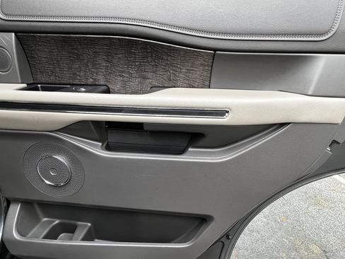 Used 2021 Ford Expedition Limited image 39
