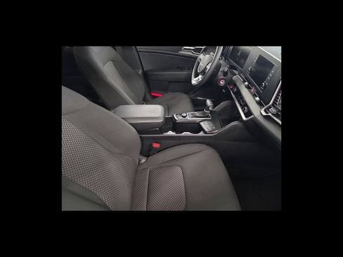 Used 2024 Kia Sportage LX AWD/4WD image 18