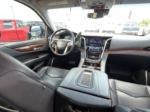 Used 2019 Cadillac Escalade ESV Premium Luxury AWD/4WD image 60