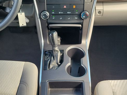 Used 2016 Toyota Camry LE image 18