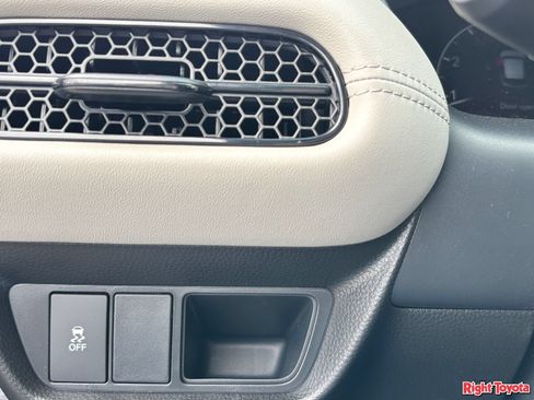 Used 2026 Honda HR-V LX image 31