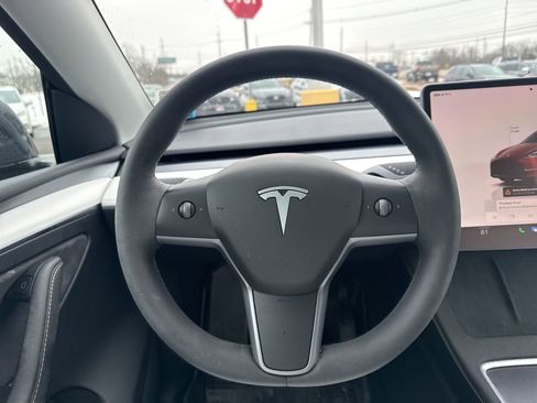 Used 2023 Tesla Model Y Long Range image 18