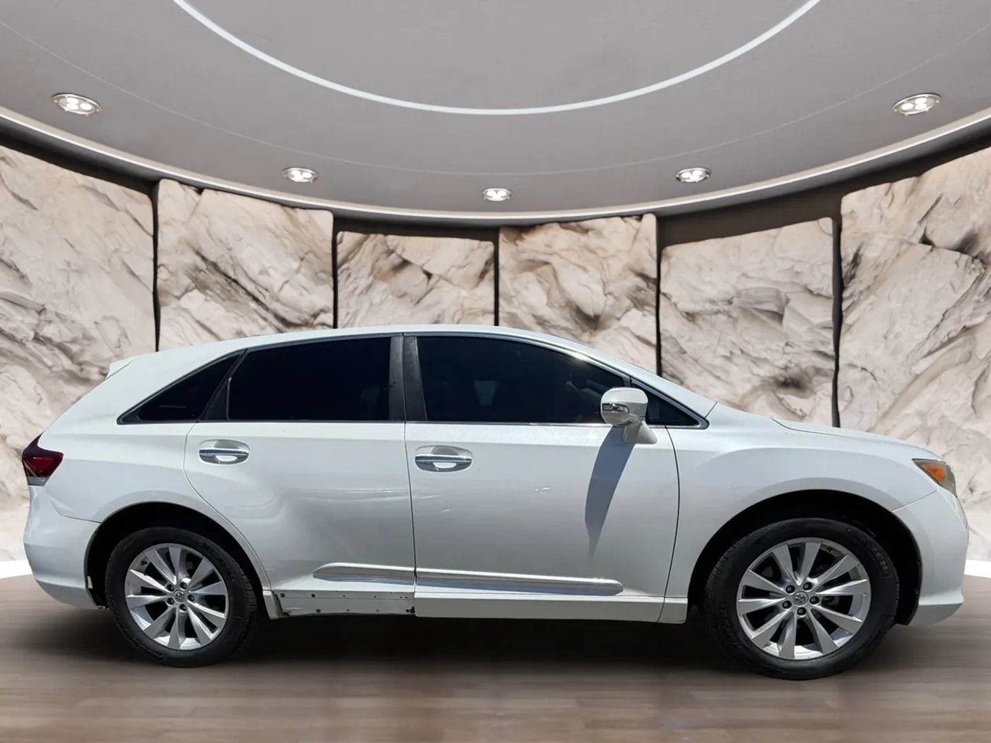 Used 2014 Toyota Venza XLE w/ XLE Premium Package FWD image 4