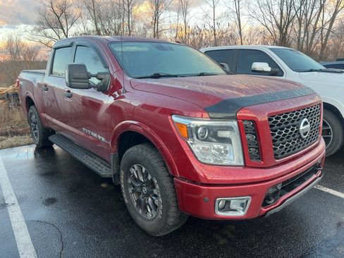 Used 2018 Nissan Titan PRO-4X image 7