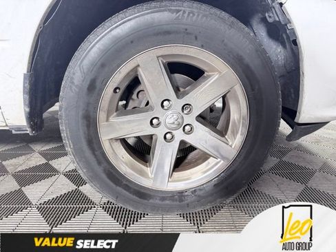 Used 2017 RAM 1500 Express AWD/4WD image 19