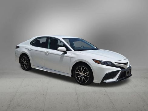 Used 2024 Toyota Camry SE FWD image 8