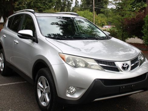 Used 2013 Toyota RAV4 XLE AWD/4WD image 2