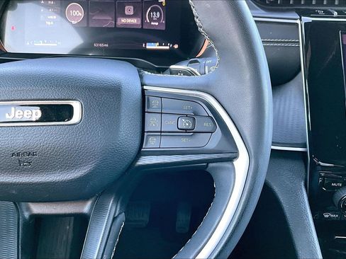 Used 2023 Jeep Grand Cherokee L Laredo image 12