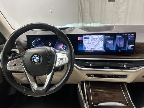 Certified 2023 BMW X7 xDrive40i w/ Climate Comfort Package image 2