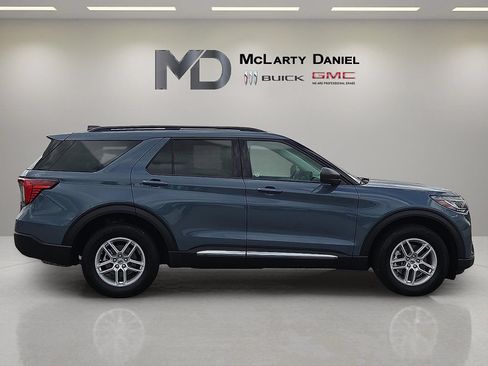 Used 2025 Ford Explorer Active AWD/4WD image 15