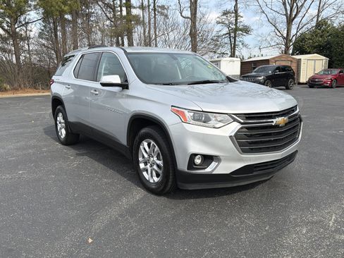 Used 2018 Chevrolet Traverse LT image 3