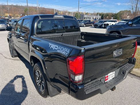Used 2018 Toyota Tacoma TRD Sport image 6