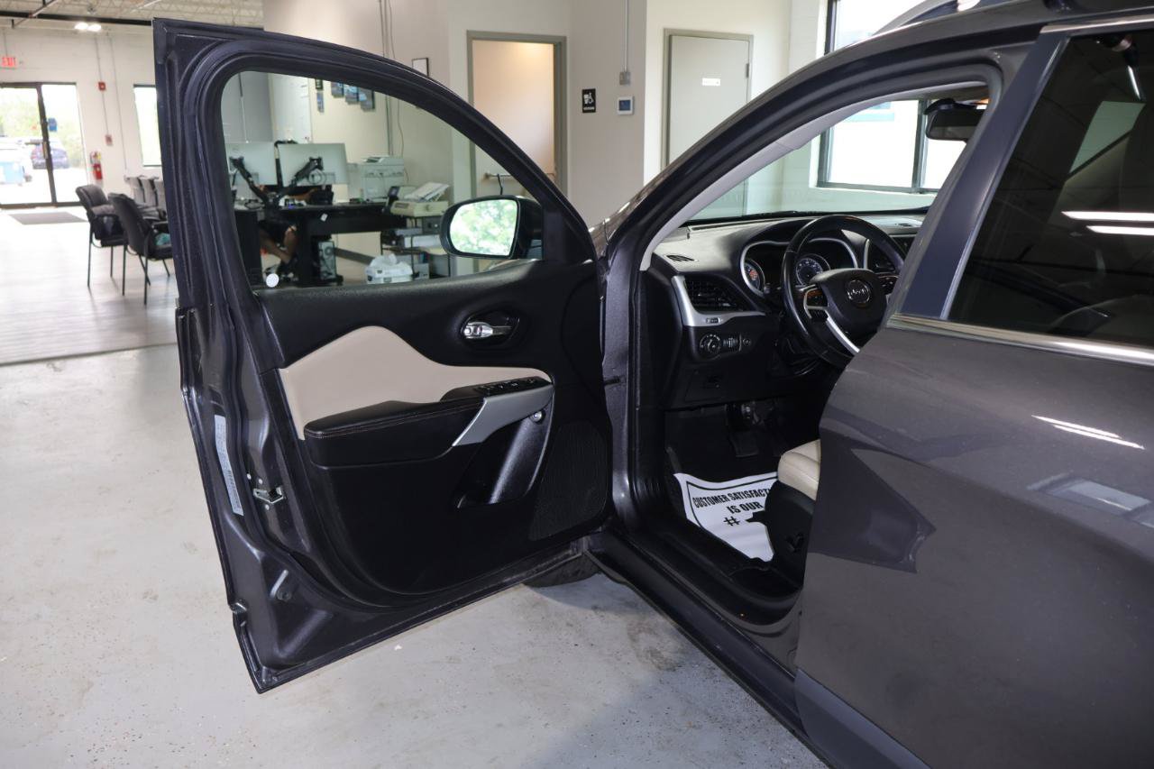 Used 2018 Jeep Cherokee Limited AWD/4WD image 14