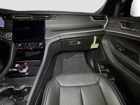 New 2025 Jeep Grand Cherokee L Limited w/ Luxury Tech Group II image 26