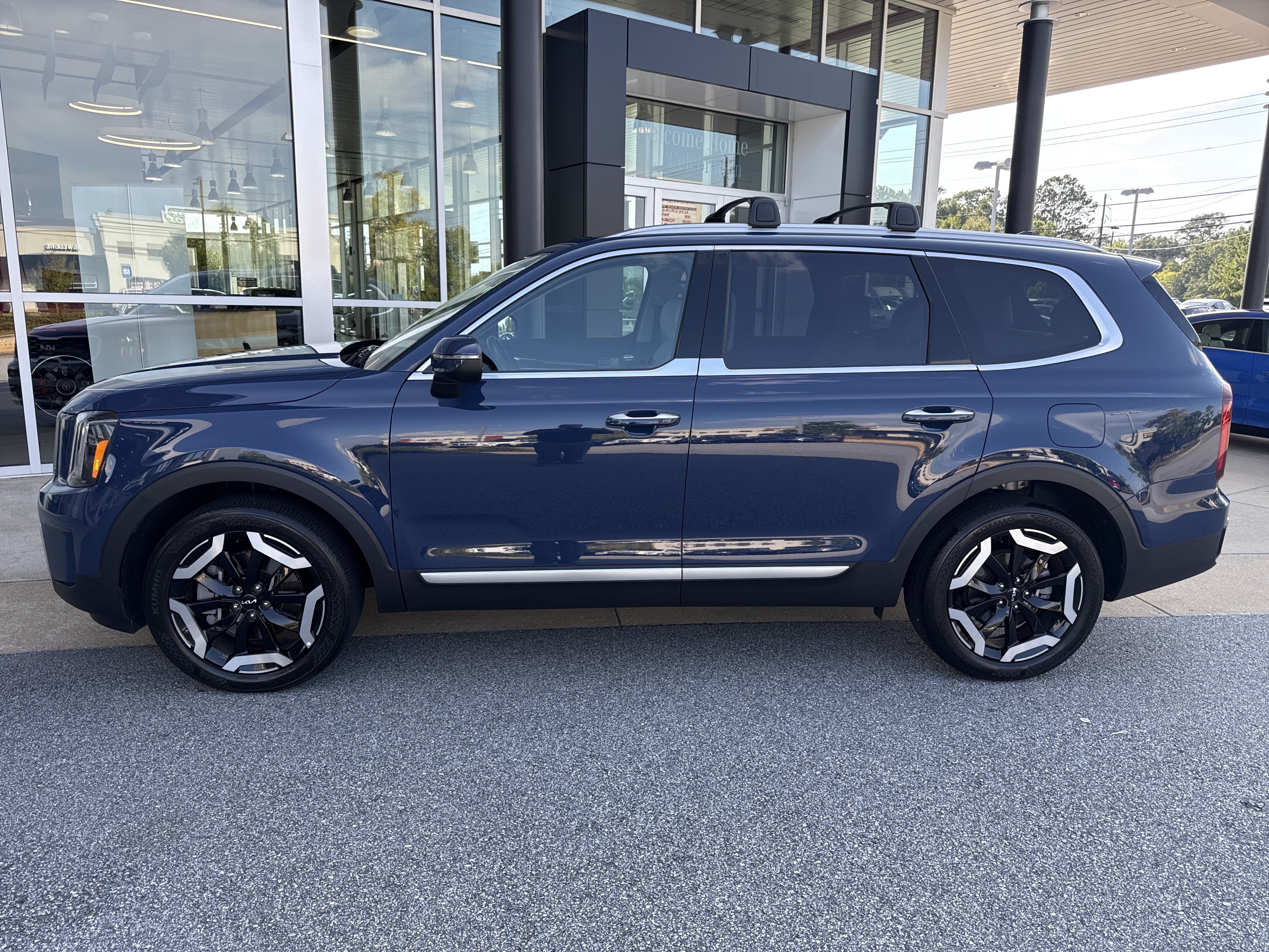 Used 2024 Kia Telluride S w/ S Sunroof Package FWD image 7