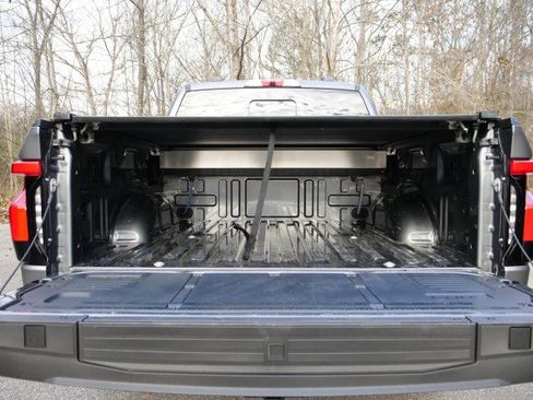 Used 2024 Ford F150 Lightning Lariat image 38