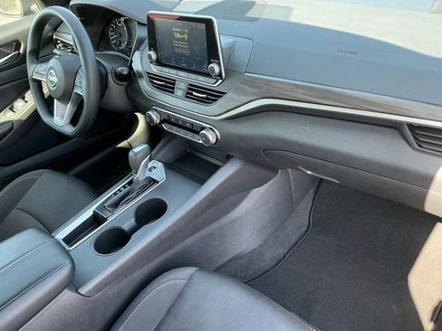 Used 2025 Nissan Altima 2.5 SV FWD image 20