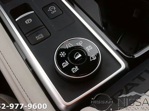 New 2026 Nissan Pathfinder SL w/ SL Premium Package AWD/4WD image 23