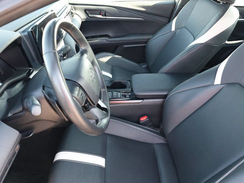 Used 2025 Toyota Camry SE w/ Convenience Package AWD/4WD image 15
