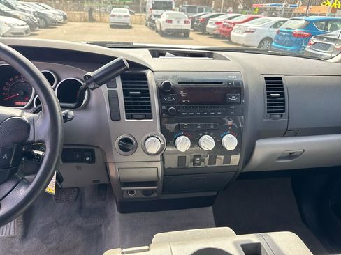 Used 2010 Toyota Tundra 4x4 CrewMax image 10