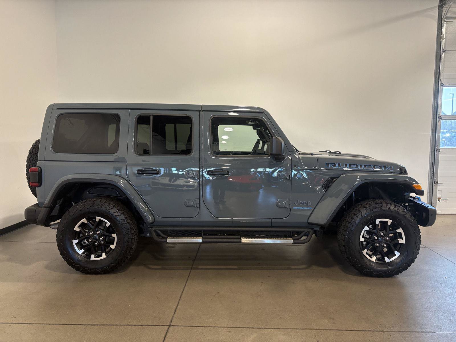 Used 2024 Jeep Wrangler Unlimited Rubicon 4xe AWD/4WD image 2