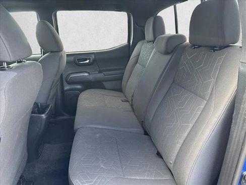 Used 2016 Toyota Tacoma TRD Off-Road w/ Premium & Technology Package image 16