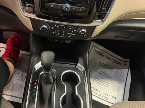 Used 2022 Chevrolet Traverse LS FWD image 36
