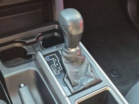 Used 2021 Toyota Tacoma SR5 AWD/4WD image 14