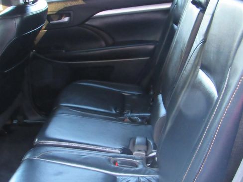 Used 2016 Toyota Highlander XLE w/ Protection Package #3 AWD/4WD image 18
