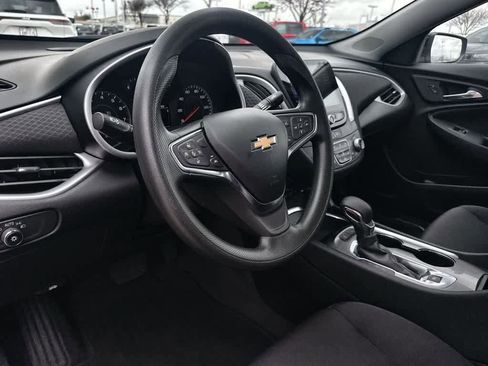 Used 2024 Chevrolet Malibu LT image 2