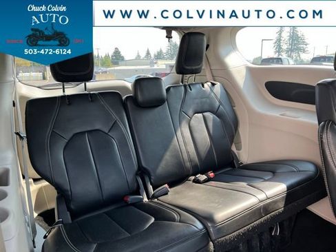Used 2023 Chrysler Pacifica Touring-L FWD image 26