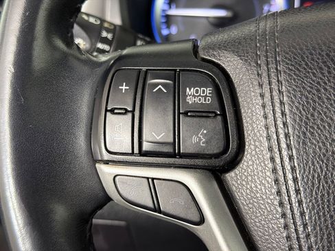 Used 2019 Toyota Highlander XLE image 27
