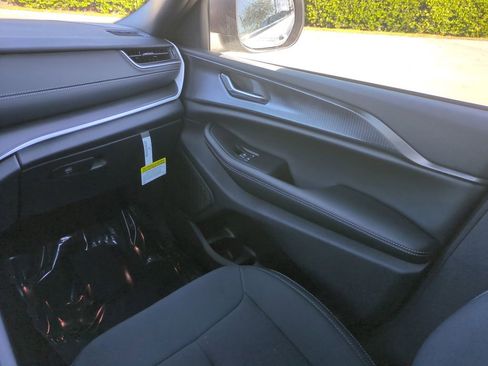 New 2025 Jeep Grand Cherokee Laredo w/ MOPAR Finishing Package image 18