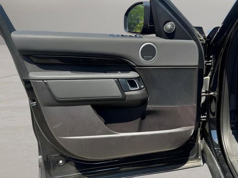 Used 2018 Land Rover Discovery SE image 21