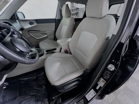 Used 2023 Kia Soul LX image 15
