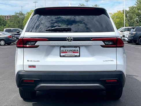 Used 2024 Toyota Grand Highlander AWD Hybrid image 4